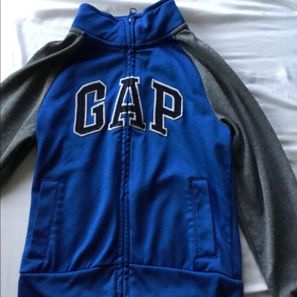 Gap kids boys size 6/7 sweater